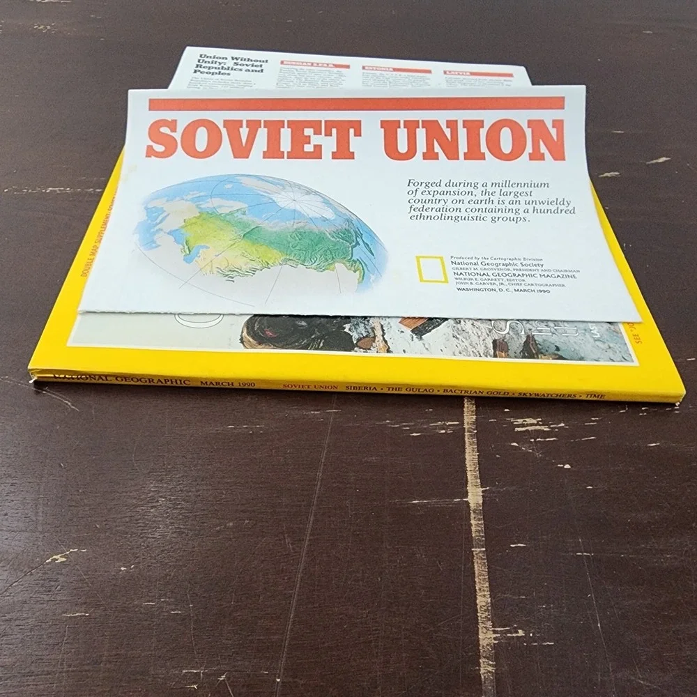 National Geographic Magazine‎ March 1990 With Map